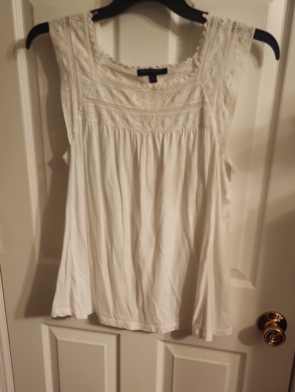 Women's Crochet-like Lace Yoke Sleeveless Camisole - White
